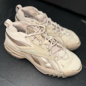 Reebok Club C V2
Cardi B Modern Beige (Women's) like NEW